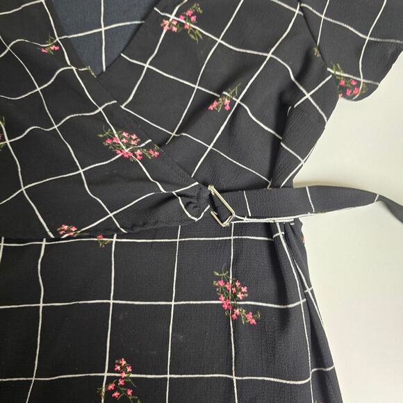Kirious Black White Grid Floral Cross Front Blouse size XL - Picture 3 of 7